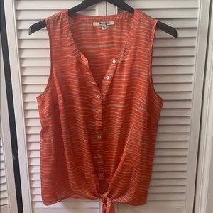 Sleeveless wrap blouse with special buttons w/ tie